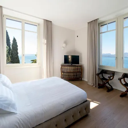 Corno Sleeps 16 With Pool Air Con And Wifi Vila